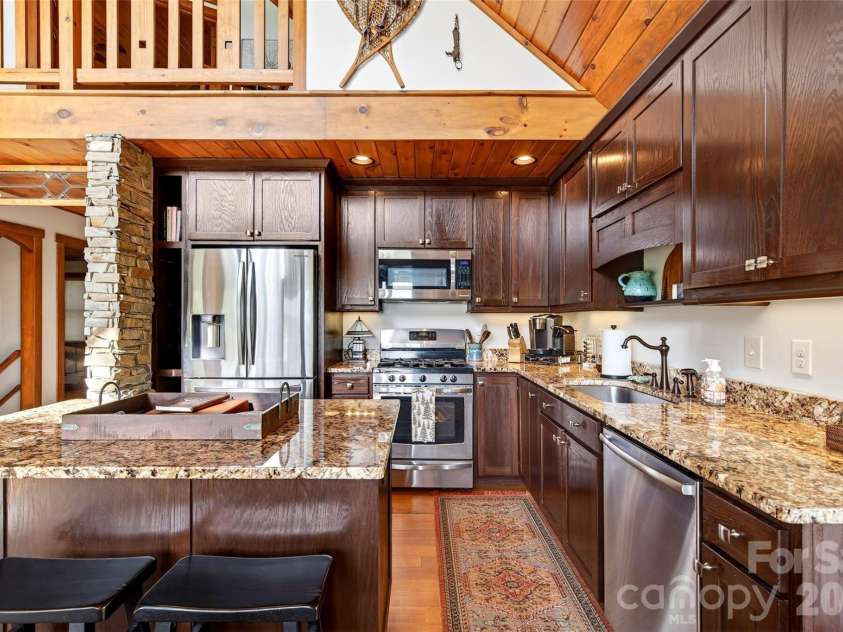 965 Grandview Peaks Drive, Nebo, NC 28761.  MLS# CAR4372077, YatesRealty ID 18278. 