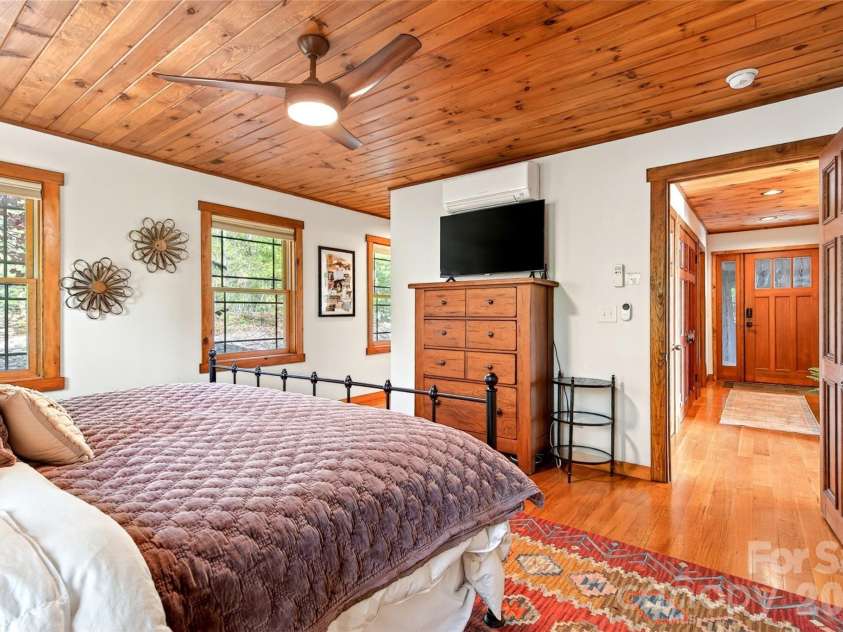 965 Grandview Peaks Drive, Nebo, NC 28761.  MLS# CAR4372077, YatesRealty ID 18278. 