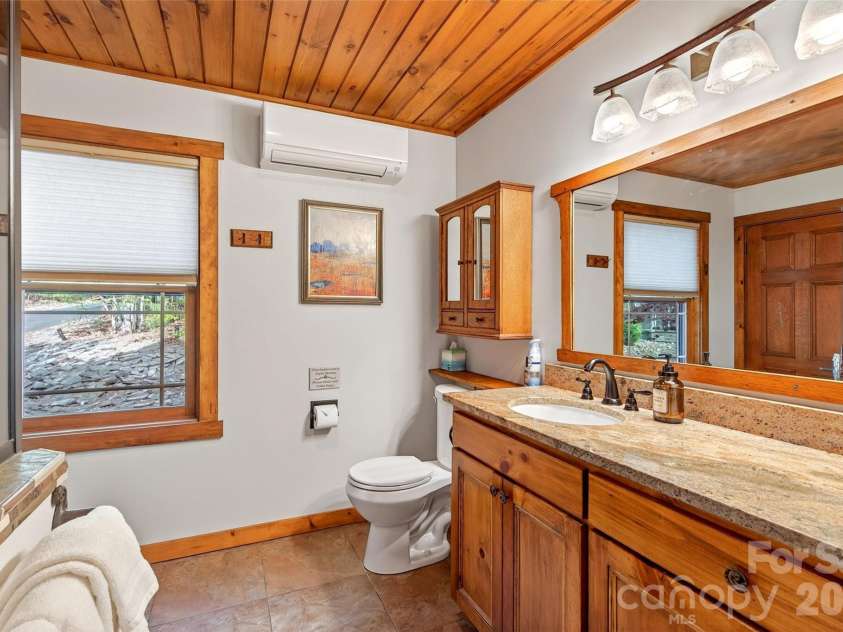 965 Grandview Peaks Drive, Nebo, NC 28761.  MLS# CAR4372077, YatesRealty ID 18278. 