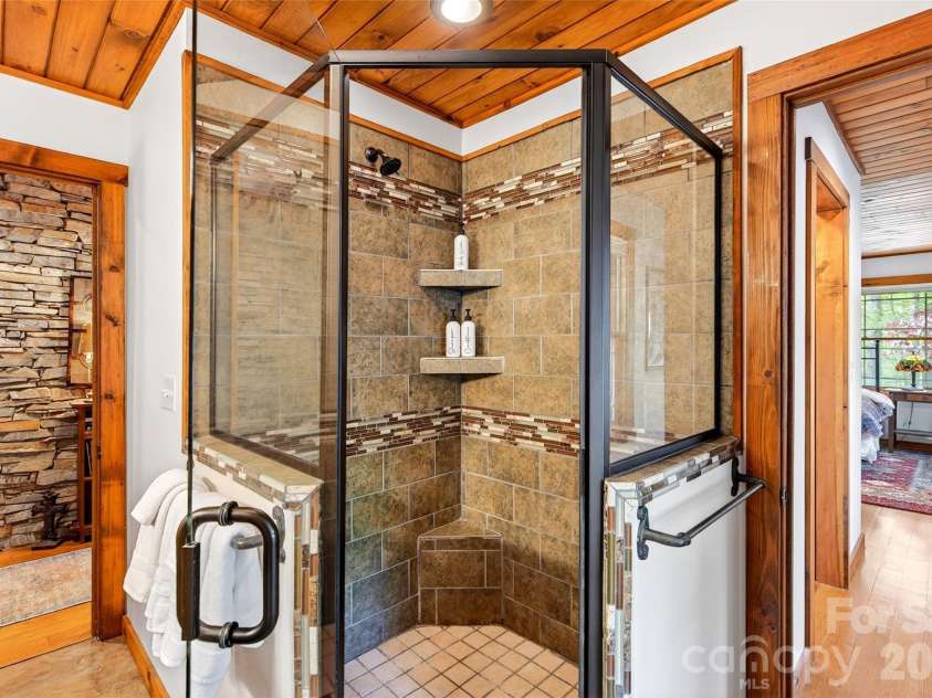 965 Grandview Peaks Drive, Nebo, NC 28761.  MLS# CAR4372077, YatesRealty ID 18278. 