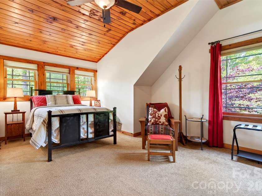 965 Grandview Peaks Drive, Nebo, NC 28761.  MLS# CAR4372077, YatesRealty ID 18278. 