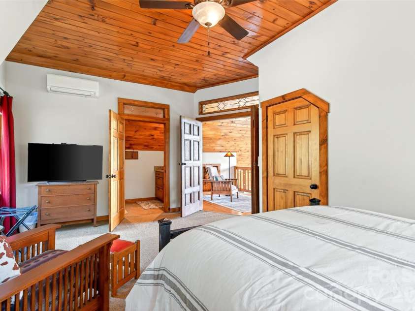 965 Grandview Peaks Drive, Nebo, NC 28761.  MLS# CAR4372077, YatesRealty ID 18278. 