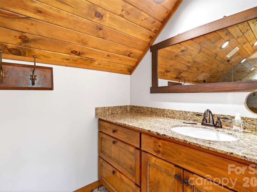 965 Grandview Peaks Drive, Nebo, NC 28761.  MLS# CAR4372077, YatesRealty ID 18278. 