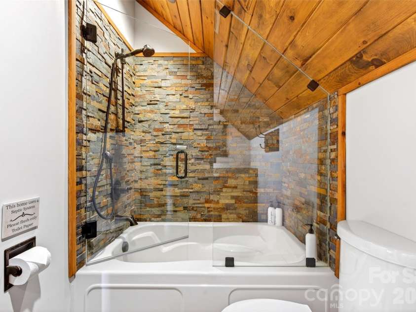 965 Grandview Peaks Drive, Nebo, NC 28761.  MLS# CAR4372077, YatesRealty ID 18278. 