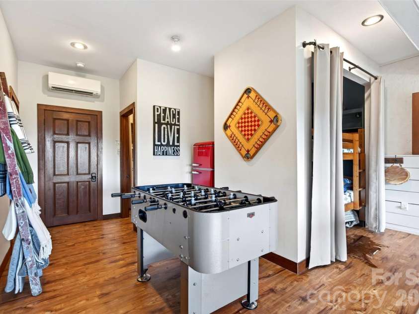 965 Grandview Peaks Drive, Nebo, NC 28761.  MLS# CAR4372077, YatesRealty ID 18278. 