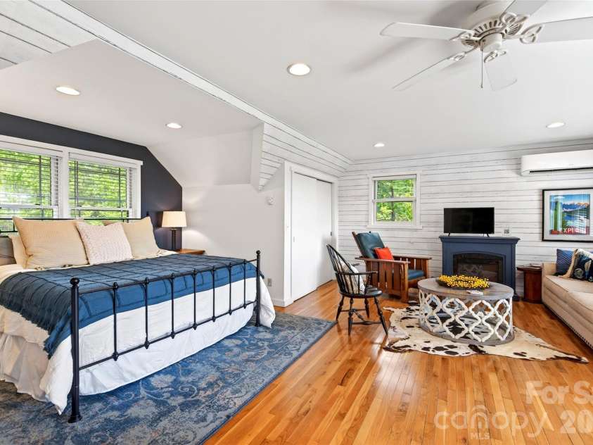 965 Grandview Peaks Drive, Nebo, NC 28761.  MLS# CAR4372077, YatesRealty ID 18278. 