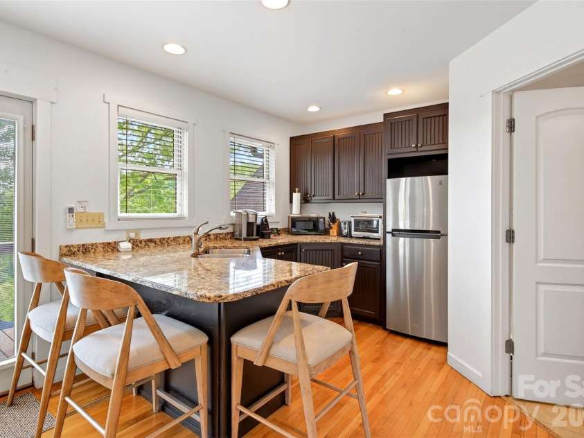 965 Grandview Peaks Drive, Nebo, NC 28761.  MLS# CAR4372077, YatesRealty ID 18278. 