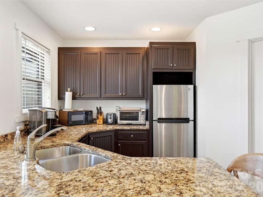 965 Grandview Peaks Drive, Nebo, NC 28761.  MLS# CAR4372077, YatesRealty ID 18278. 