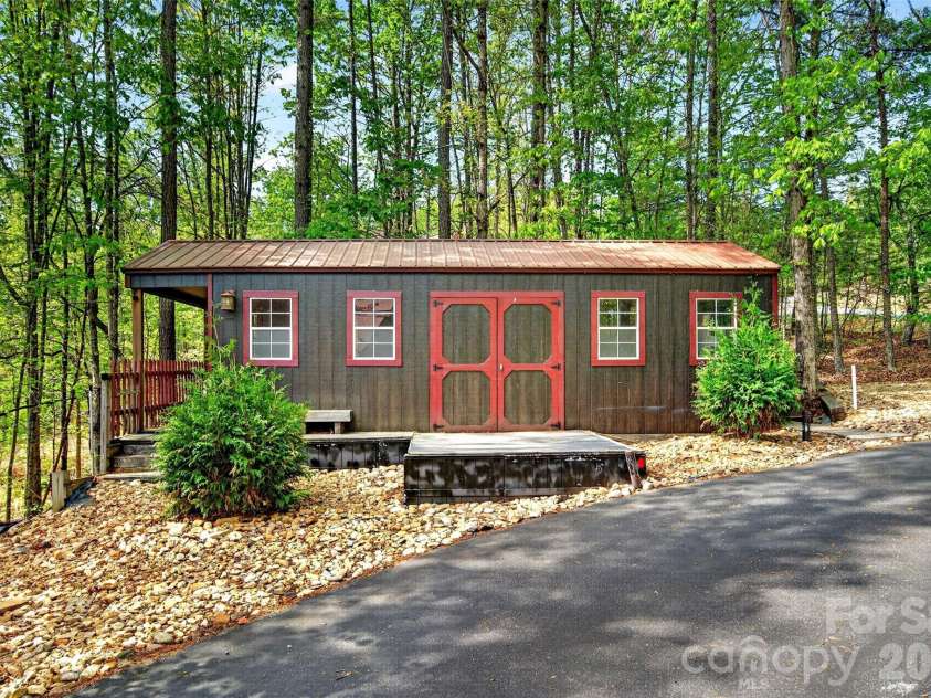 965 Grandview Peaks Drive, Nebo, NC 28761.  MLS# CAR4372077, YatesRealty ID 18278. 