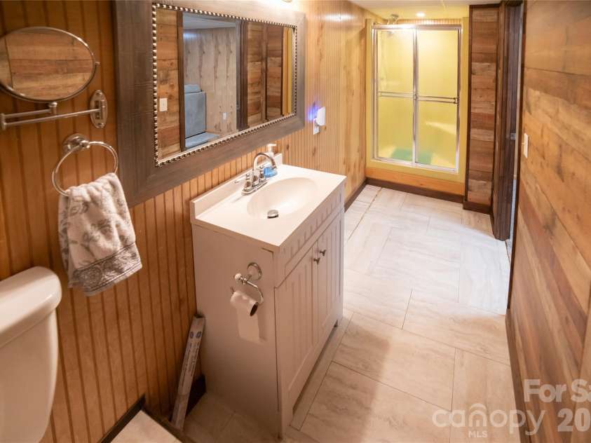 1633 Jamestown Road, Morganton, NC 28655.  MLS# CAR4282271, YatesRealty ID 18279. Basement Bath