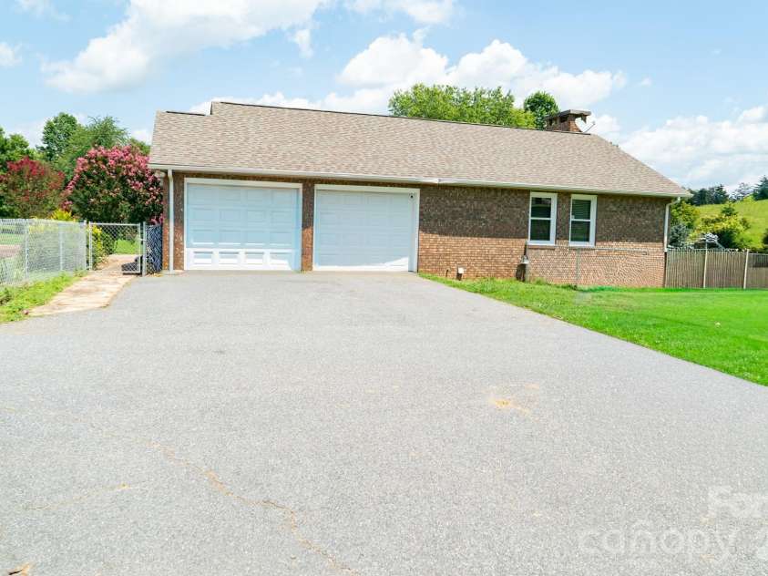 1633 Jamestown Road, Morganton, NC 28655.  MLS# CAR4282271, YatesRealty ID 18279. Garage main level