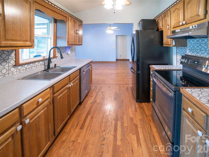 1633 Jamestown Road, Morganton, NC 28655.  MLS# CAR4282271, YatesRealty ID 18279. Kitchen