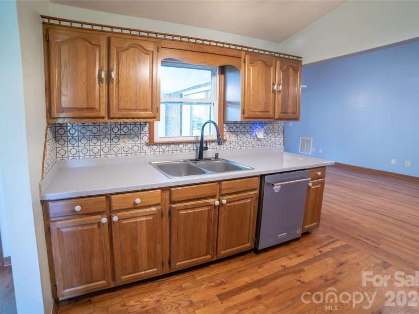1633 Jamestown Road, Morganton, NC 28655.  MLS# CAR4282271, YatesRealty ID 18279. Kitchen