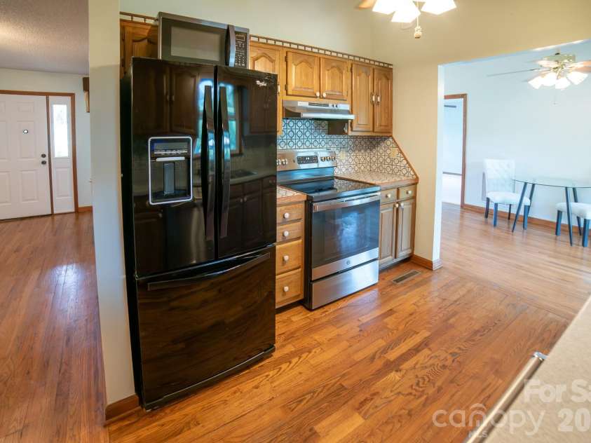 1633 Jamestown Road, Morganton, NC 28655.  MLS# CAR4282271, YatesRealty ID 18279. Kithen