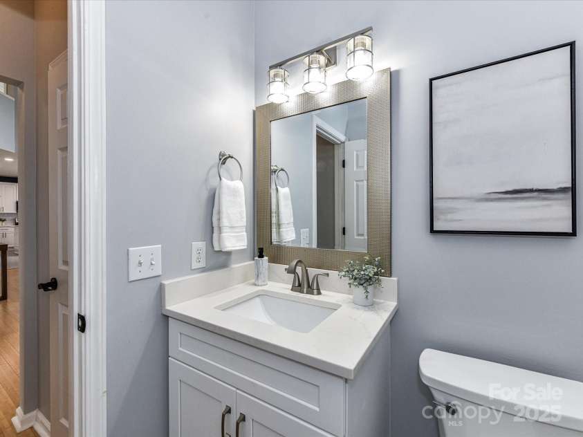 8608 Talbert Paige Court, Charlotte, NC 28277.  MLS# CAR4265517, YatesRealty ID 18279. 1st Floor Powder Room