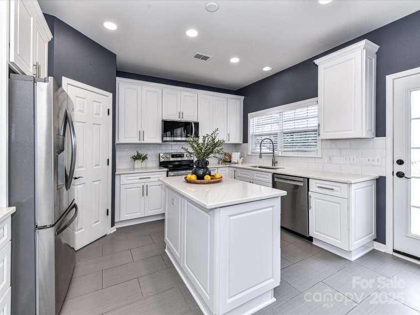 8608 Talbert Paige Court, Charlotte, NC 28277.  MLS# CAR4265517, YatesRealty ID 18279. 