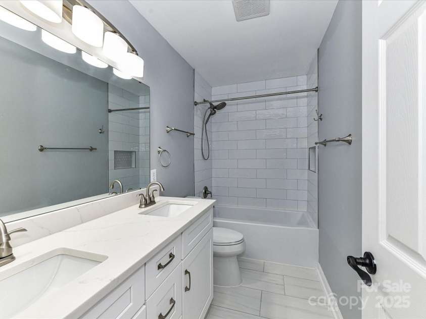 8608 Talbert Paige Court, Charlotte, NC 28277.  MLS# CAR4265517, YatesRealty ID 18279. Bathroom #2