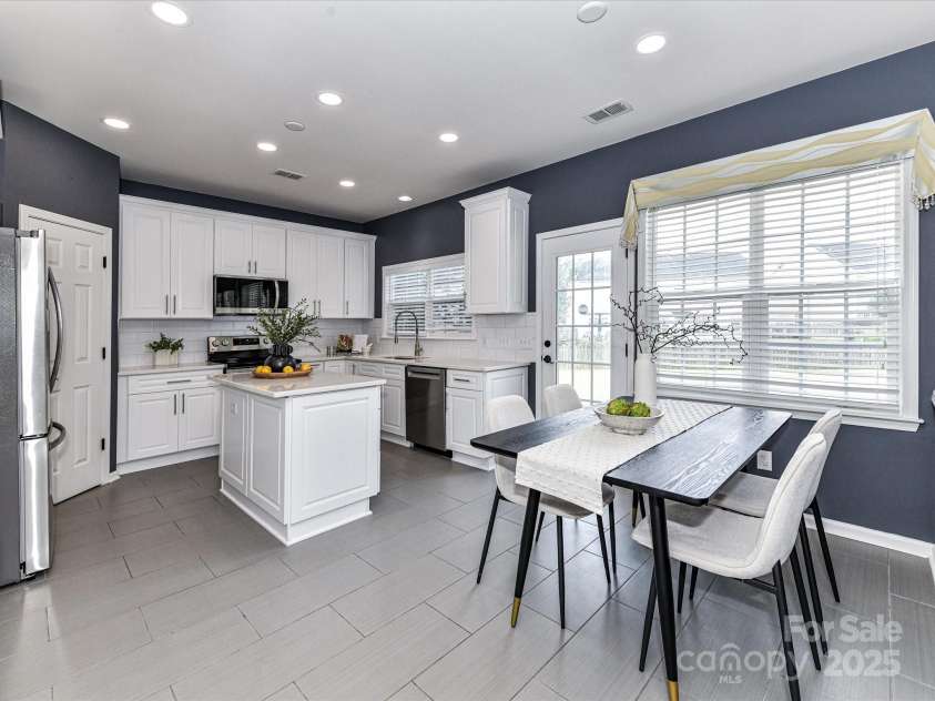 8608 Talbert Paige Court, Charlotte, NC 28277.  MLS# CAR4265517, YatesRealty ID 18279. Kitchen