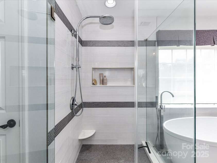 8608 Talbert Paige Court, Charlotte, NC 28277.  MLS# CAR4265517, YatesRealty ID 18279. Primary Bathroom