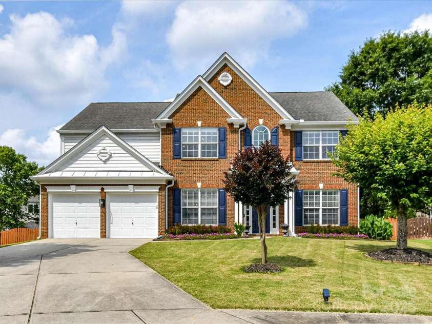 8608 Talbert Paige Court, Charlotte, NC 28277.  MLS# CAR4265517, YatesRealty ID 18279. Welcome Home