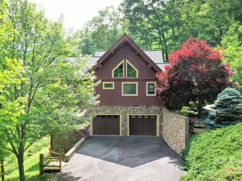 111 Living Good Lane, Waynesville, NC 28786.  MLS# CAR4211904, YatesRealty ID 1828. 