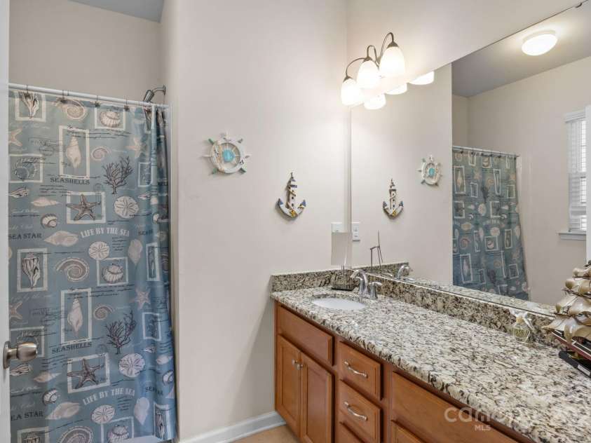 15925 Foreleigh Road, Huntersville, NC 28078.  MLS# CAR4293260, YatesRealty ID 1828. Downstairs full bath
