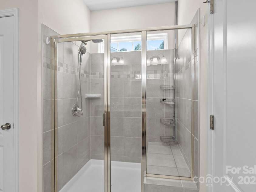 15925 Foreleigh Road, Huntersville, NC 28078.  MLS# CAR4293260, YatesRealty ID 1828. Primary bath