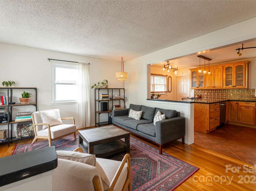 83 Skyview Terrace, Asheville, NC 28806.  MLS# CAR4253476, YatesRealty ID 18280. 