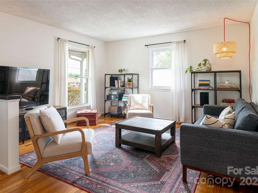 83 Skyview Terrace, Asheville, NC 28806.  MLS# CAR4253476, YatesRealty ID 18280. 