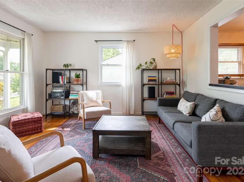 83 Skyview Terrace, Asheville, NC 28806.  MLS# CAR4253476, YatesRealty ID 18280. 