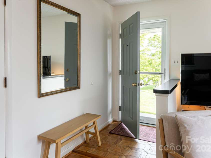 83 Skyview Terrace, Asheville, NC 28806.  MLS# CAR4253476, YatesRealty ID 18280. 