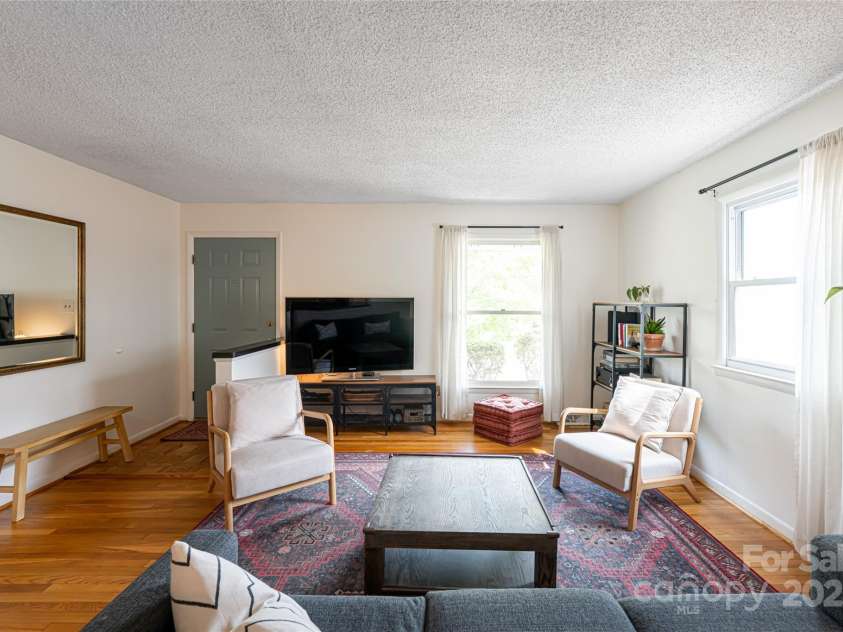 83 Skyview Terrace, Asheville, NC 28806.  MLS# CAR4253476, YatesRealty ID 18280. 