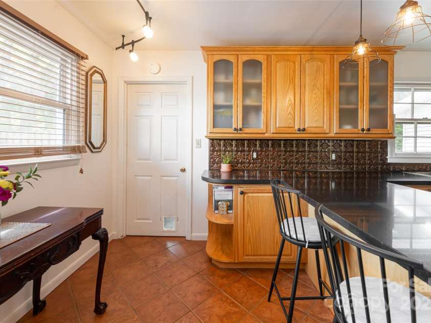 83 Skyview Terrace, Asheville, NC 28806.  MLS# CAR4253476, YatesRealty ID 18280. 