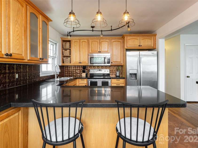 83 Skyview Terrace, Asheville, NC 28806.  MLS# CAR4253476, YatesRealty ID 18280. 