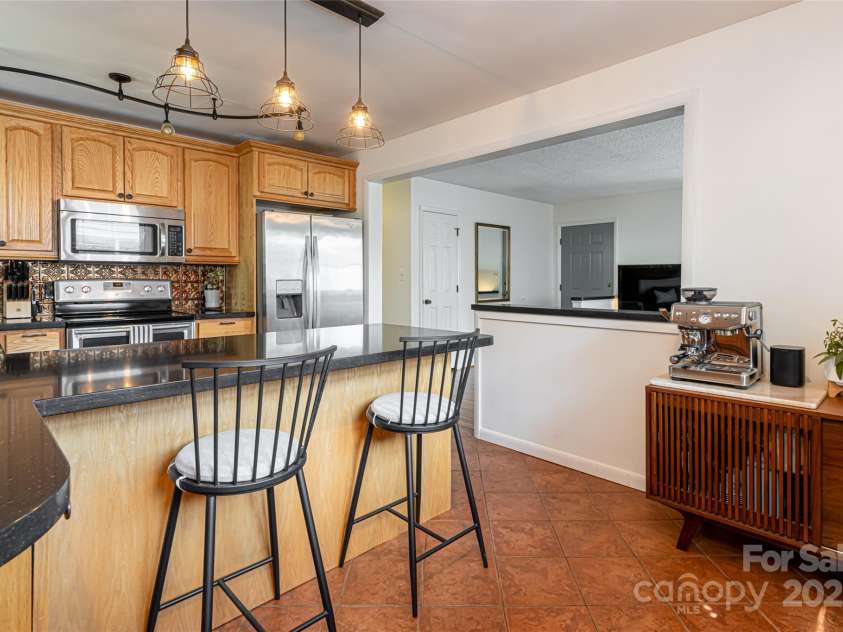 83 Skyview Terrace, Asheville, NC 28806.  MLS# CAR4253476, YatesRealty ID 18280. 