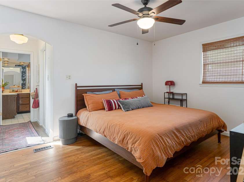 83 Skyview Terrace, Asheville, NC 28806.  MLS# CAR4253476, YatesRealty ID 18280. 