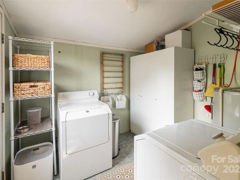 83 Skyview Terrace, Asheville, NC 28806.  MLS# CAR4253476, YatesRealty ID 18280. 