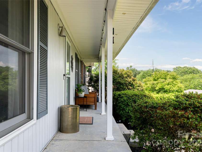 83 Skyview Terrace, Asheville, NC 28806.  MLS# CAR4253476, YatesRealty ID 18280. 