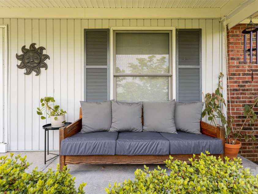 83 Skyview Terrace, Asheville, NC 28806.  MLS# CAR4253476, YatesRealty ID 18280. 