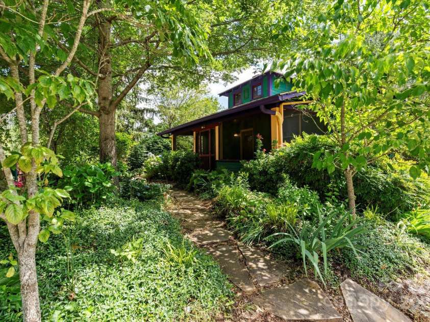 50 Nevada Avenue, Asheville, NC 28806.  MLS# CAR4265295, YatesRealty ID 18281. 