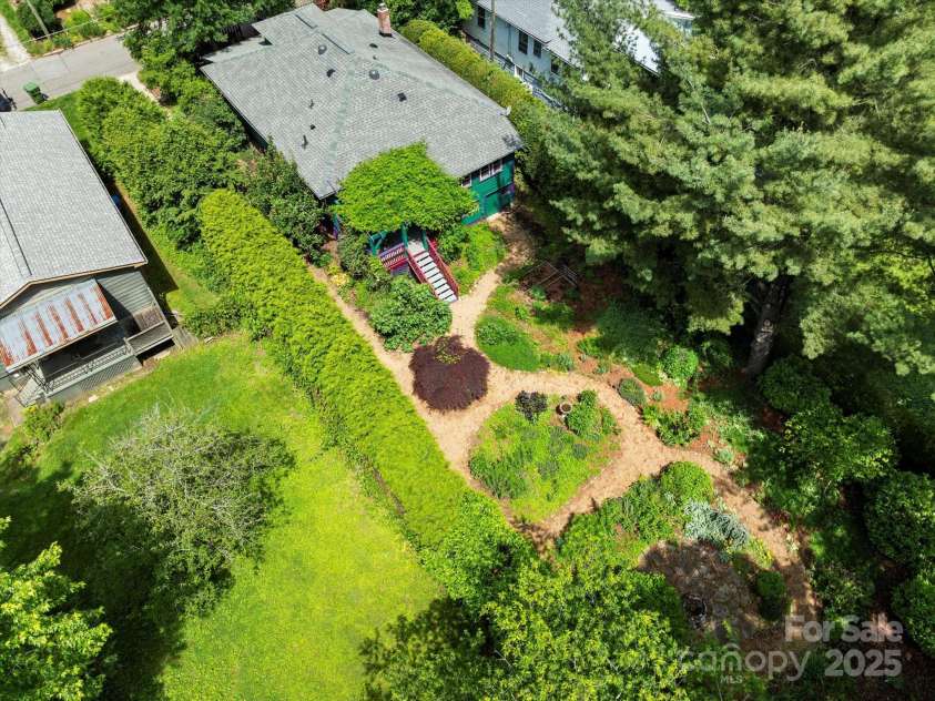 50 Nevada Avenue, Asheville, NC 28806.  MLS# CAR4265295, YatesRealty ID 18281. 