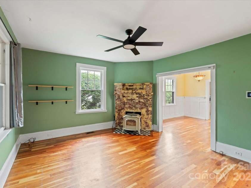 50 Nevada Avenue, Asheville, NC 28806.  MLS# CAR4265295, YatesRealty ID 18281. 