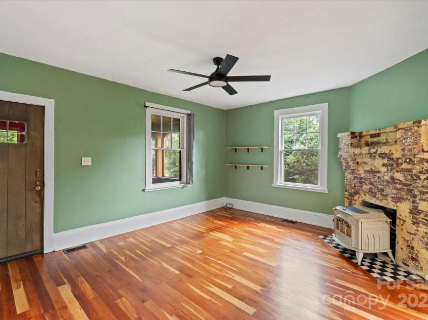 50 Nevada Avenue, Asheville, NC 28806.  MLS# CAR4265295, YatesRealty ID 18281. 