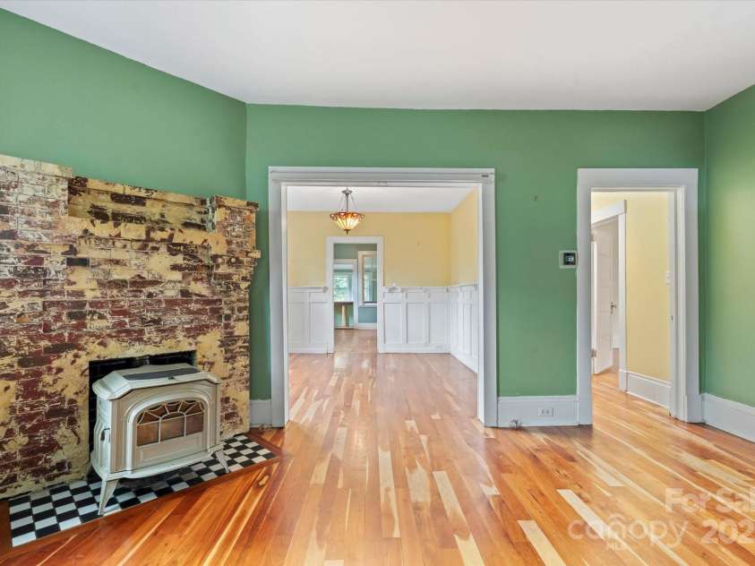 50 Nevada Avenue, Asheville, NC 28806.  MLS# CAR4265295, YatesRealty ID 18281. 