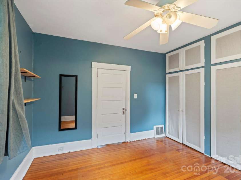 50 Nevada Avenue, Asheville, NC 28806.  MLS# CAR4265295, YatesRealty ID 18281. 