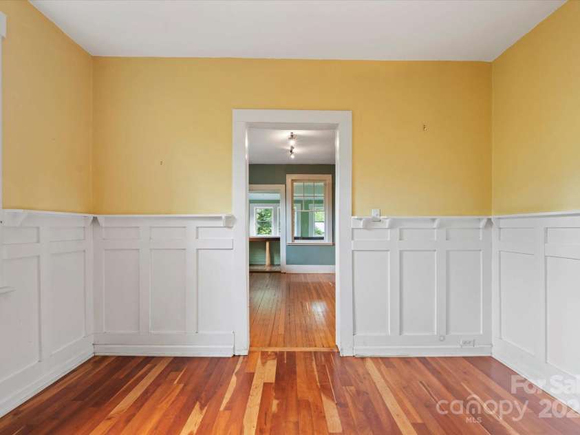 50 Nevada Avenue, Asheville, NC 28806.  MLS# CAR4265295, YatesRealty ID 18281. 