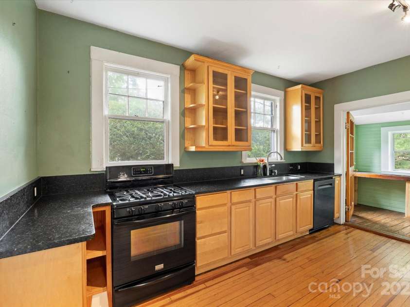 50 Nevada Avenue, Asheville, NC 28806.  MLS# CAR4265295, YatesRealty ID 18281. 