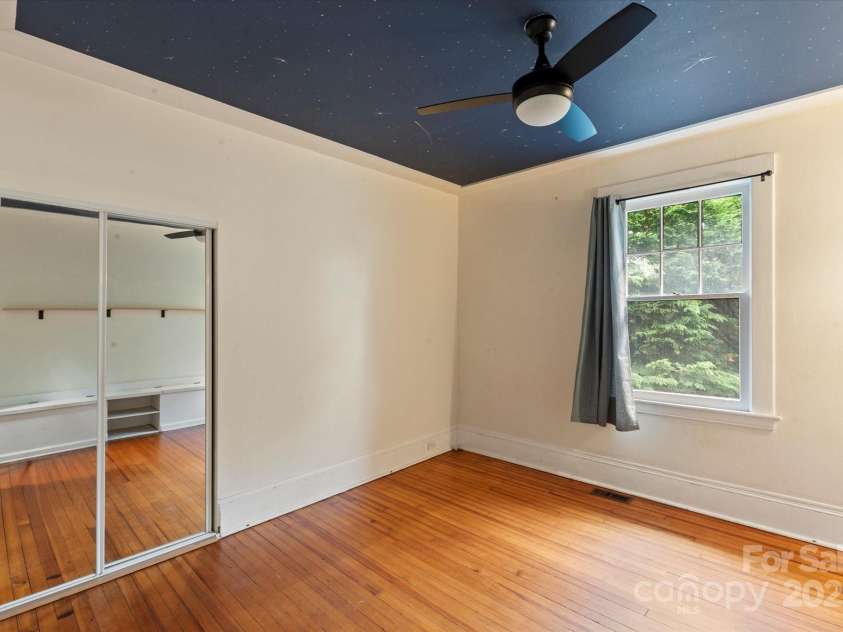 50 Nevada Avenue, Asheville, NC 28806.  MLS# CAR4265295, YatesRealty ID 18281. 