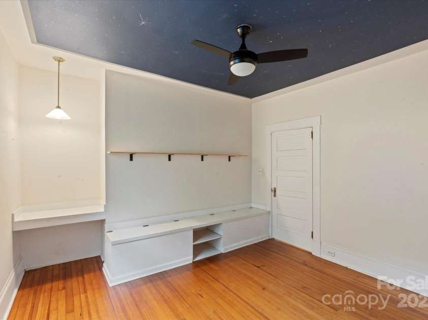 50 Nevada Avenue, Asheville, NC 28806.  MLS# CAR4265295, YatesRealty ID 18281. 