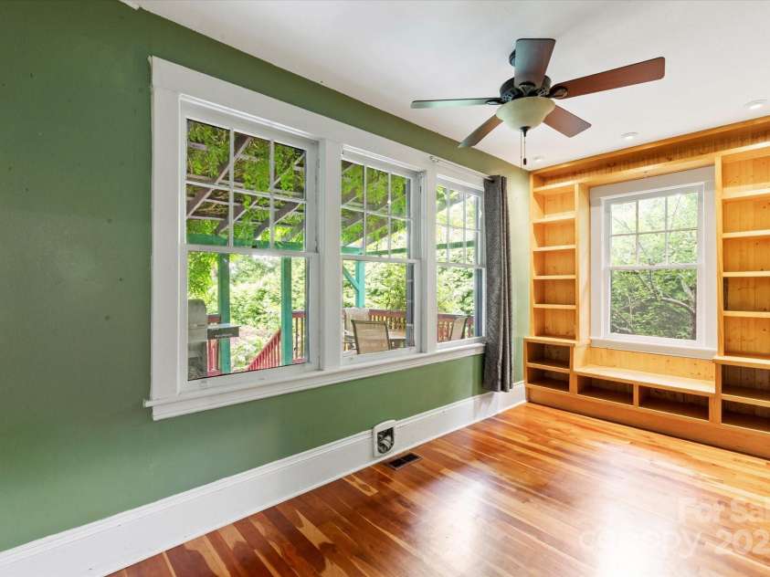 50 Nevada Avenue, Asheville, NC 28806.  MLS# CAR4265295, YatesRealty ID 18281. 